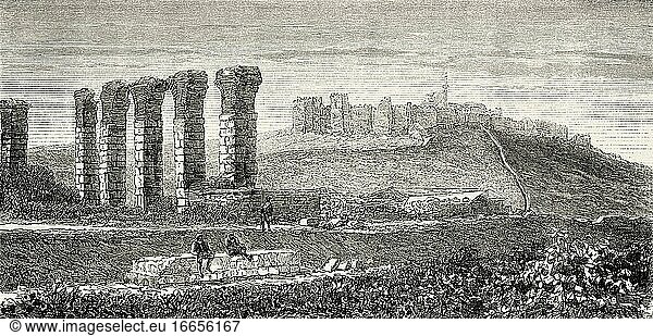 Alte Ansicht der Ruinen von Ayaslug  des Aquädukts und der Festung  Türkei. Alter Kupferstich aus dem XIX. Jahrhundert aus Le Tour du Monde 1864.