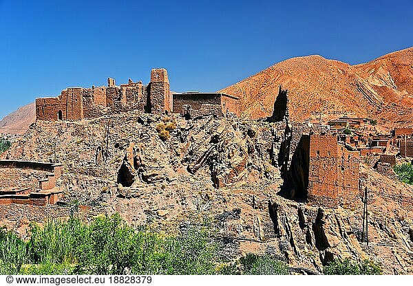 Alte Berberarchitektur in der Nähe der Stadt Tamellalt in der Region Atlasgebirge in Marokko