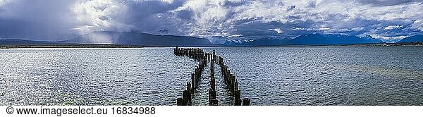 Alte Hafenmole in Puerto Natales  Provinz Eltima Esperanza  Chilenisches Patagonien  Chile