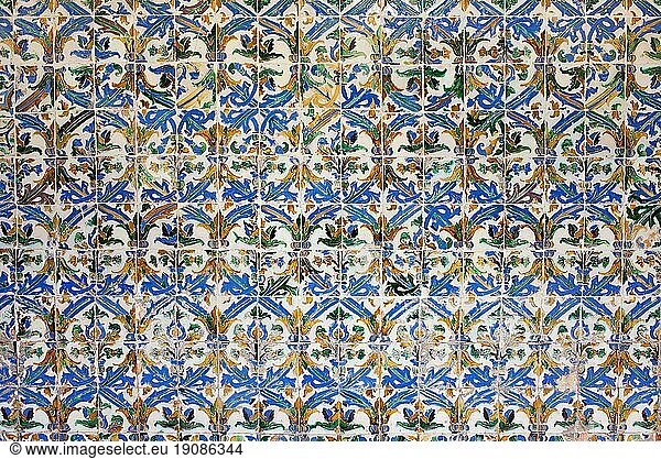 Alte  historische Azulejos Fliesen im Mudejarstil Real Alcazar  Sevilla  Spanien  Region Andalusien  Europa