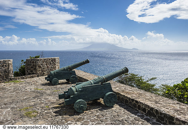 Alte Kanonen an der Südküste von St. Eustatius  Statia  Niederländische Antillen  Westindische Inseln  Karibik  Mittelamerika