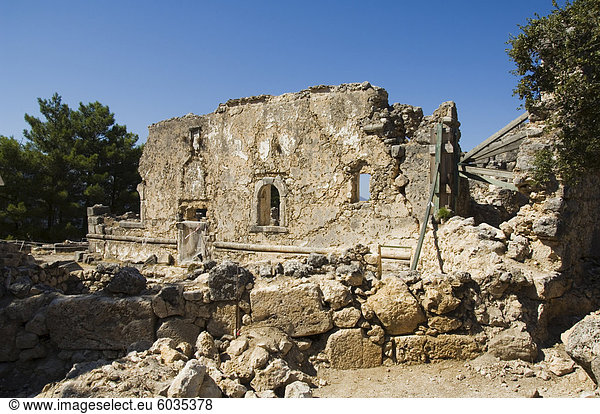 Alte Kirche  die das Erdbeben von 1953 in der Nähe von Sami  Kefalonia (Cephalonia)  Ionische Inseln  Griechenland  Europa brach