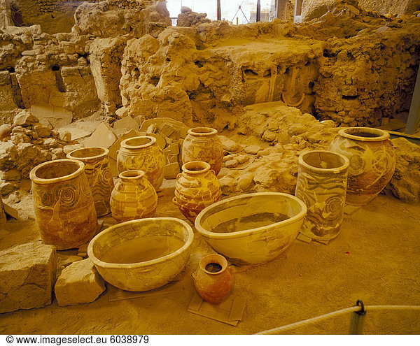 Alte minoische Keramik  Museum alte Akrotiri  Akrotiri  Santorini (Thira)  Kykladen  griechische Inseln  Griechenland  Europa