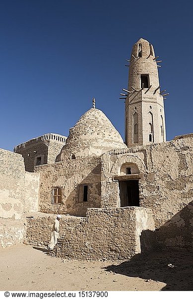 Alte Moschee von Al Qasr in Dakhla Oase  Libysche Wueste  Aegypten
