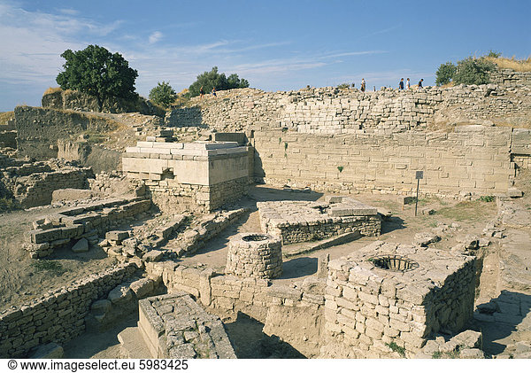 Alte Ruinen an der Ausgrabungsstätte  Troy  UNESCO Weltkulturerbe  Anatolien  Türkei  Kleinasien  Eurasien