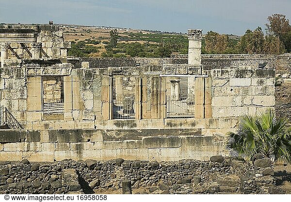 Alte Ruinen der Weißen Synagoge und des antiken Kapernaum  Region See Genezareth  Israel.