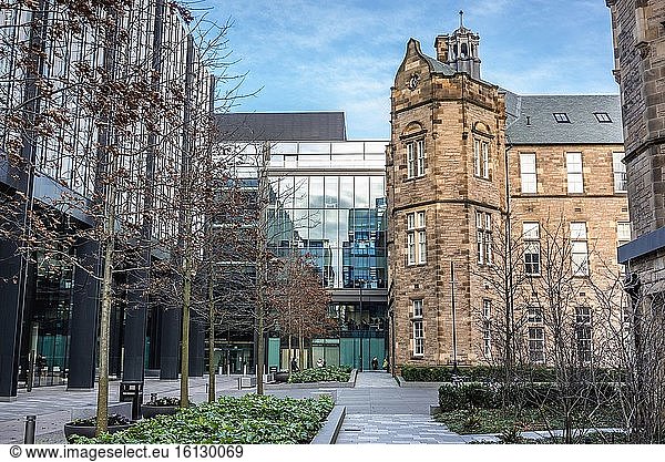 Alte und moderne Gebäude im Quartermile-Gebiet  Sanierung des ehemaligen Royal Infirmary of Edinburgh in Lauriston  Edinburgh  Schottland  Vereinigtes Königreich.
