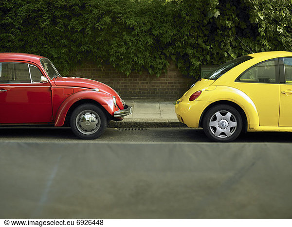 Alte und neue Volkswagen Käfer