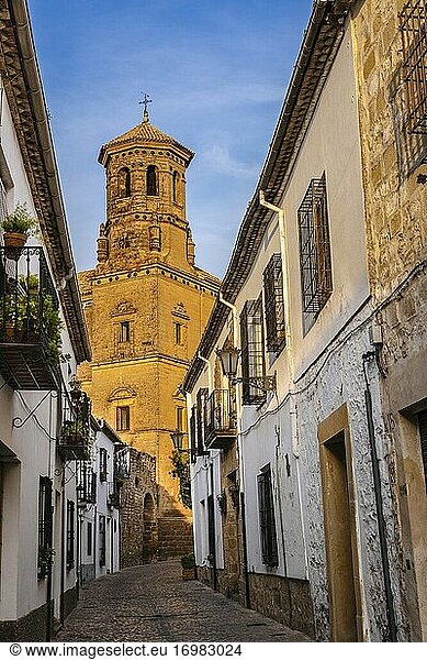 Alte Universität  Kapelle San Juan Evangelista und Straße des historischen Zentrums  Baeza  UNESCO-Weltkulturerbe. Provinz Jaen  Andalusien  Südspanien  Europa.