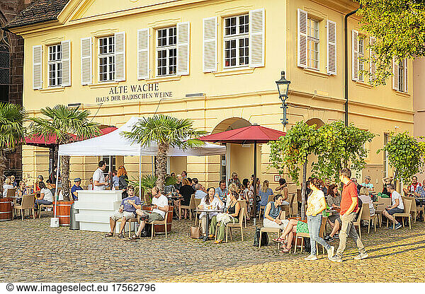 Alte Wache wine tavern on Munsterplatz Square  Freiburg  Black Forest  Baden-Wurttemberg  Germany  Europe