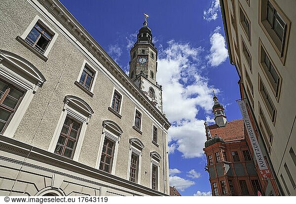 Alter Rathausturm  rechts der Schönhof  ältestes Renaissance-Bauwerk in Görlitz  1526  ehemaliges fürstliches Gästehaus  Görlitz  Oberlausitz  Sachsen  Deutschland  Europa