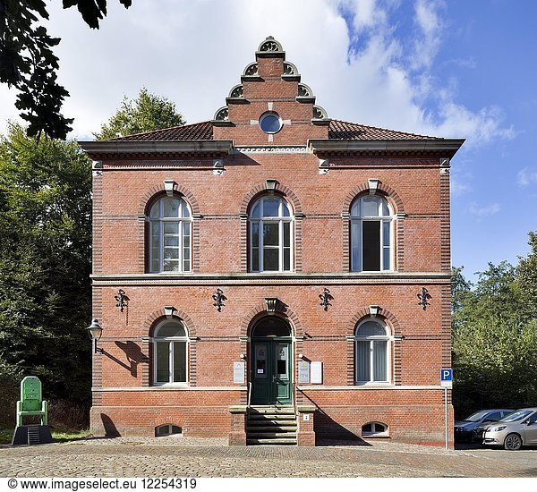 Altes Amtsgericht Ritzebüttel im Schlossgarten  heute Sitz verschiedener kultureller Einrichtungen  Cuxhaven  Niedersachsen  Deutschland  Europa