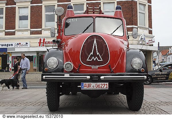 Altes Feuerwehrauto Magirus Deutz Feuerwehrausstellung Aurich Ostfriesland Niedersachsen Deutschland Europa