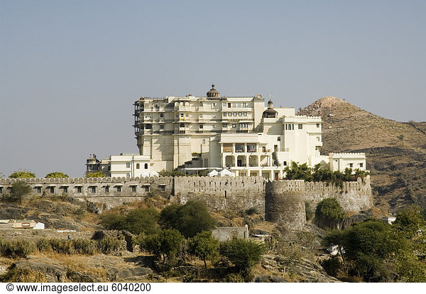 Altes Fort von Devi Gath (Devi Garh) jetzt ein Hotel  in der Nähe von Udaipur  Rajasthan  Indien  Asien