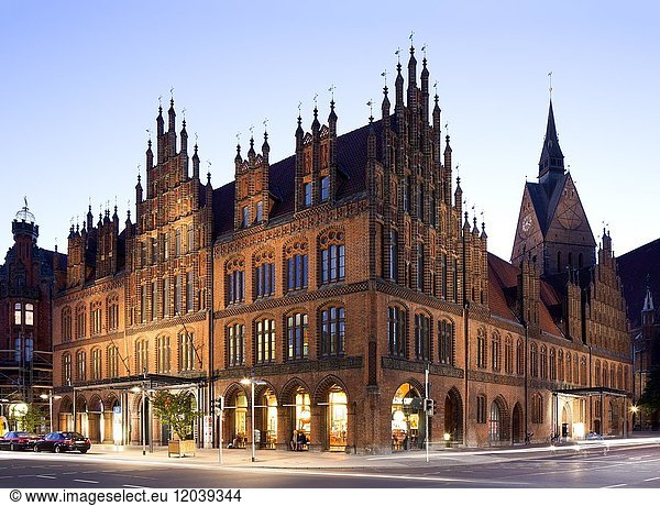 Altes Rathaus  Abenddämmerung  norddeutsche Backsteingotik  Hannover  Niedersachsen  Deutschland  Europa