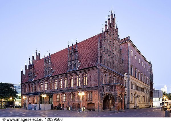 Altes Rathaus  Abenddämmerung  norddeutsche Backsteingotik  Hannover  Niedersachsen  Deutschland  Europa