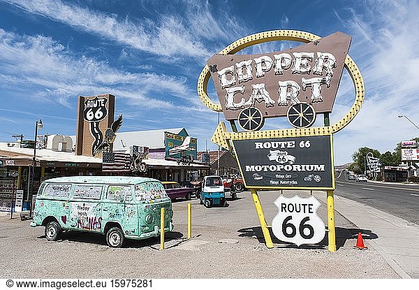 Altes Schild Copper Cart  alter VW-Bus Oldtimer  Historic Route 66  Seligman  Arizona  USA  Nordamerika