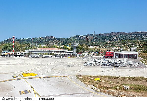 Altes Terminal und Tower des Flughafen in Zakynthos  Griechenland  Europa