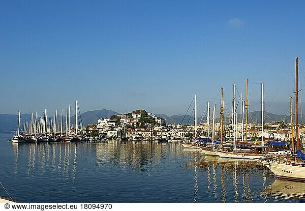 Altstadt und Yachthafen in Marmaris  türkische Ägäis  türkische Ägäis  Türkei  Asien