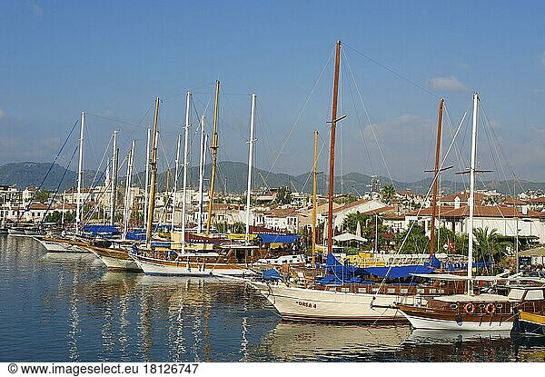 Altstadt und Yachthafen in Marmaris  türkische Ägäis  türkische Ägäis  Türkei  Asien