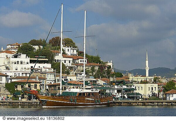 Altstadt und Yachthafen in Marmaris  türkische Ägäis  türkische Ägäis  Türkei  Asien