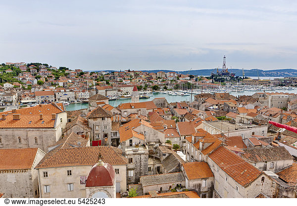 Altstadt  UNESCO Weltkulturerbe  Trogir  Region Split  Mitteldalmatien  Dalmatien  Adriaküste  Kroatien  Europa  ÖffentlicherGrund