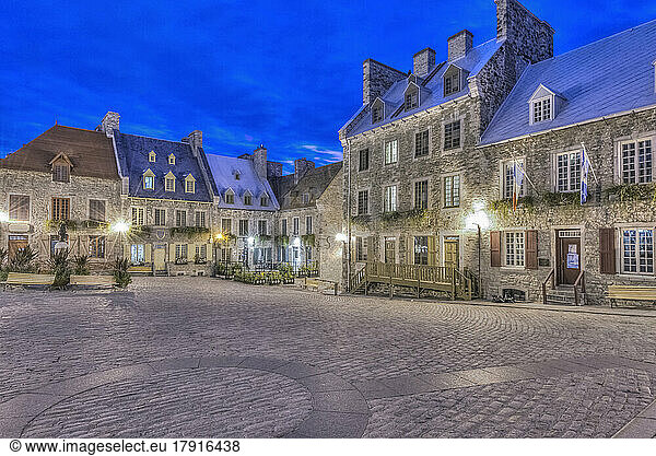 Altstadt von Quebec  Place Royale in der Morgendämmerung.