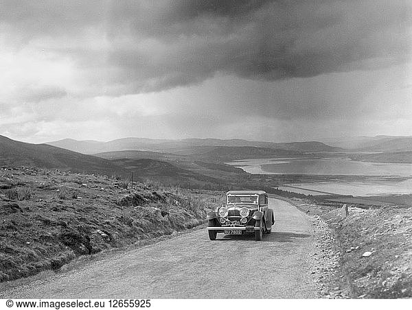 Alvis Speed Twenty Limousine bei der RSAC Scottish Rally  1934. Künstler: Bill Brunell.