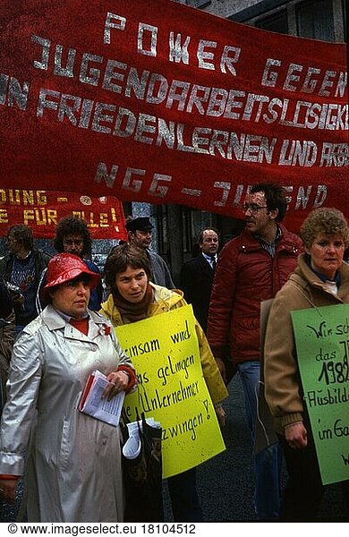 Am 11. 4. 82  Ruhrgebiet. Ostermarsch 1982