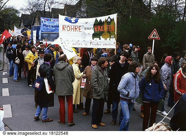 Am 11. 4. 82  Ruhrgebiet. Ostermarsch 1982