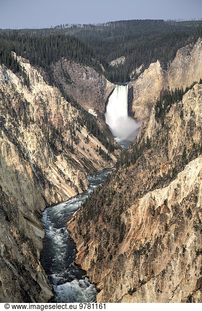 Amerika Nordamerika Verbindung UNESCO-Welterbe Yellowstone Nationalpark Lower Falls Wyoming