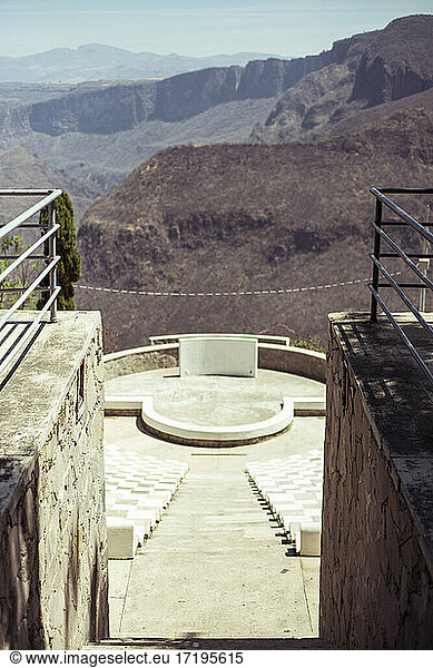 Amphitheater mit Blick auf den Canyon-Rücken in der Wüste