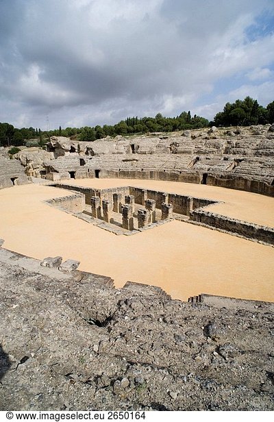 Amphitheater  Ruinen der Stadt Italica  Santiponce. Provinz Sevilla  Andalusien  Spanien