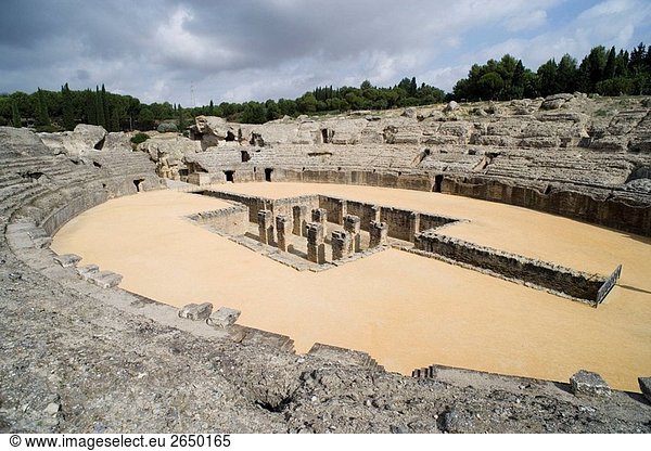 Amphitheater  Ruinen der Stadt Italica  Santiponce. Provinz Sevilla  Andalusien  Spanien