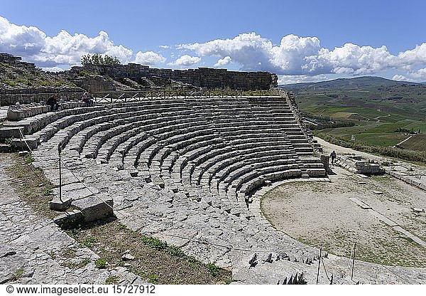 Amphitheater von Segesta  griechischer Tempel Segesta  Provinz Trapani  Sizilien  Italien  Europa