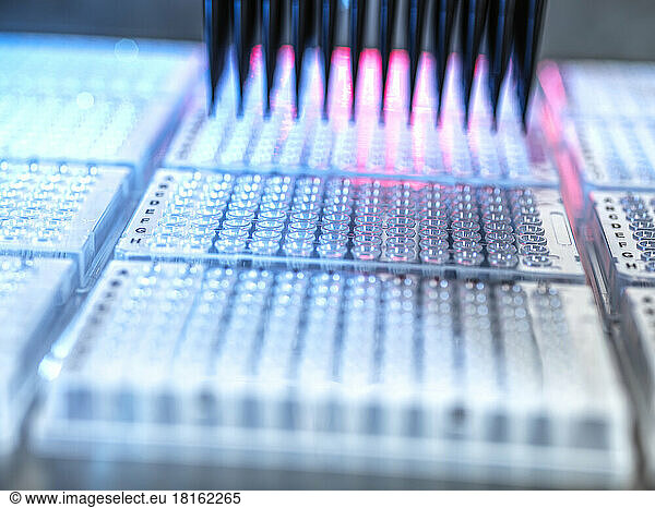 Analysis of samples in microplates by automation robotics