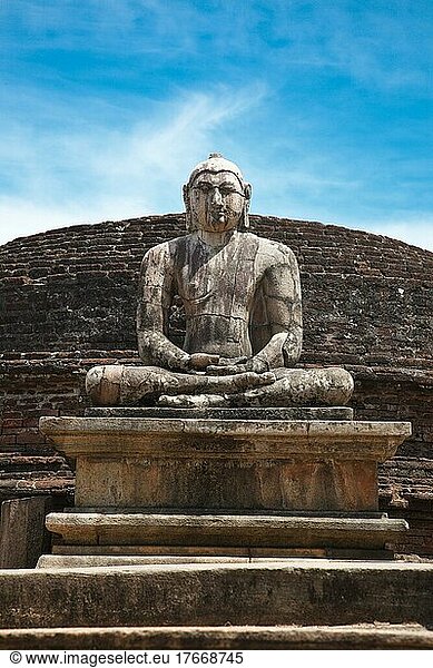 Ancient sitting Buddha image in votadage. Pollonaruwa  Sri Lanka  Asien