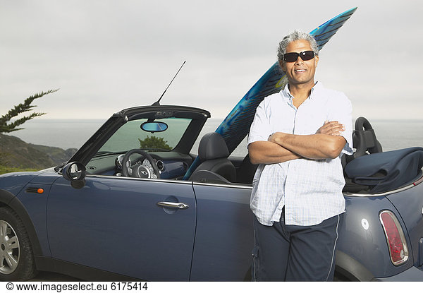 angelehnt  Senior  Senioren  Mann  Cabrio  Surfboard