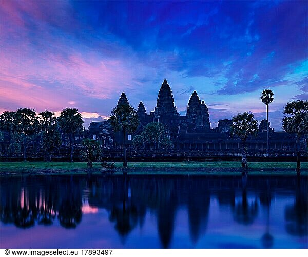 Angkor Wat  das berühmte Wahrzeichen Kambodschas  bei Sonnenaufgang. Siem Reap  Kambodscha  Asien