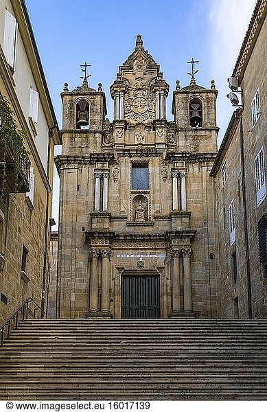 Ansicht der (Kirche) Iglesia de Santa Maria la Mayor im Stadtzentrum von Ourense  Galicien  Spanien.