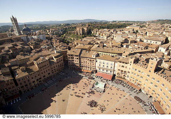 Ansicht der Piazza del Campo aus dem Turm des Mangia  Siena  UNESCO Weltkulturerbe  Toskana  Italien  Europa