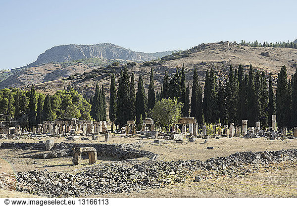 Ansicht der Säulen und Pfeiler in Hierapolis  Kappadokien  Anatolien  Türkei