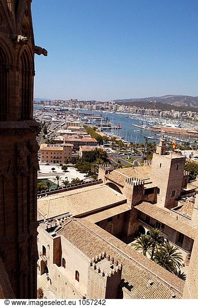 Ansicht der Waterfront von gotischen Kathedrale. Palma De Mallorca. Mallorca  Balearen. Spanien