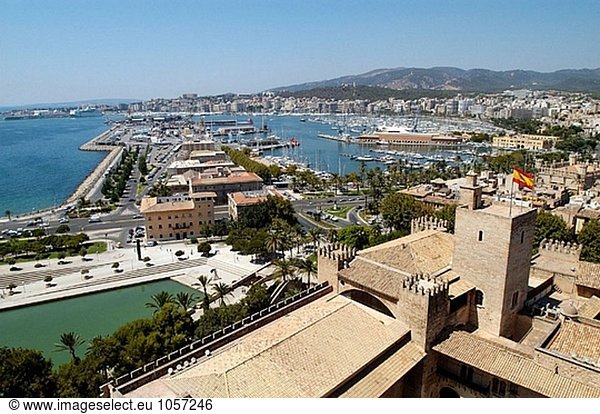 Ansicht der Waterfront von gotischen Kathedrale. Palma De Mallorca. Mallorca  Balearen. Spanien