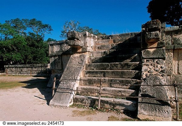 Ansicht des Jaguars Tempels (UNESCO Weltkulturerbe). Chichen Itza. Yucatan. Mexiko.