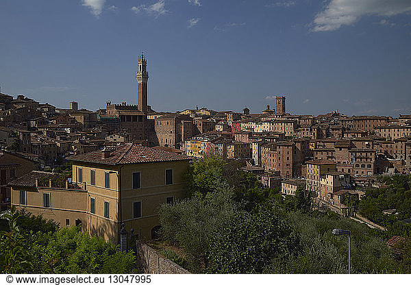Ansicht des Torre del Mangia in der Stadt gegen den Himmel
