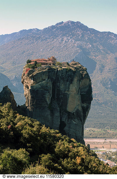 Ansicht eines Klosters auf einer Felsformation  Meteora  Thassalien  Griechenland