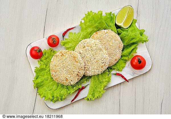 Ansicht von oben auf das panierte Forellenschnitzel