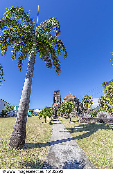 Ansicht von Saint George mit der anglikanischen Kirche Saint Barnabas  Basseterre  St. Kitts und Nevis  Westindien  Karibik  Mittelamerika