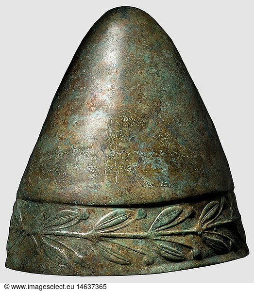 ANTIKE AUSGRABUNGEN  Hellenistischer Pilos-Helm mit Lorbeerkranzverzierung  4. Jhdt. v. Chr. Bronze. Konische Kalotte mit breitem abgesetztem Rand  dieser verziert mit zwei getriebenen Lorbeerzweigen  die an der RÃ¼ckseite schleifenfÃ¶rmig verbunden sind  auf der Stirnseite befindet sich eine groÃŸe BlÃ¼tenrosette. Innenseitig zwei in antiker Zeit nachtrÃ¤glich vernietete Oberteile von RÃ¶hrenscharnieren fÃ¼r die fehlenden Wangenklappen. HÃ¶he 23 cm  Gewicht 485 g. Braunrote bis grÃ¼ne Patina  leicht deformiert  kleinere ErgÃ¤nzungen in der Kalotte  teilweise innen mit Glasgewebe gefestigt. Sammlung Axel Guttmann (H 330). Vgl. einen weiteren Pilos-Helm mit Olivenzweigverzierung aus der Sammlung Axel Guttmann  Christie's  London  6.11.2002  lot 75 (heute Bestand der Antikensammlungen MÃ¼nchen) ANTIKE AUSGRABUNGEN, Hellenistischer Pilos-Helm mit Lorbeerkranzverzierung, 4. Jhdt. v. Chr. Bronze. Konische Kalotte mit breitem abgesetztem Rand, dieser verziert mit zwei getriebenen Lorbeerzweigen, die an der RÃ¼ckseite schleifenfÃ¶rmig verbunden sind, auf der Stirnseite befindet sich eine groÃŸe BlÃ¼tenrosette. Innenseitig zwei in antiker Zeit nachtrÃ¤glich vernietete Oberteile von RÃ¶hrenscharnieren fÃ¼r die fehlenden Wangenklappen. HÃ¶he 23 cm, Gewicht 485 g. Braunrote bis grÃ¼ne Patina, leicht deformiert, kleinere ErgÃ¤nzungen in der Kalotte, teilweise innen mit Glasgewebe gefestigt. Sammlung Axel Guttmann (H 330). Vgl. einen weiteren Pilos-Helm mit Olivenzweigverzierung aus der Sammlung Axel Guttmann, Christie's, London, 6.11.2002, lot 75 (heute Bestand der Antikensammlungen MÃ¼nchen),
